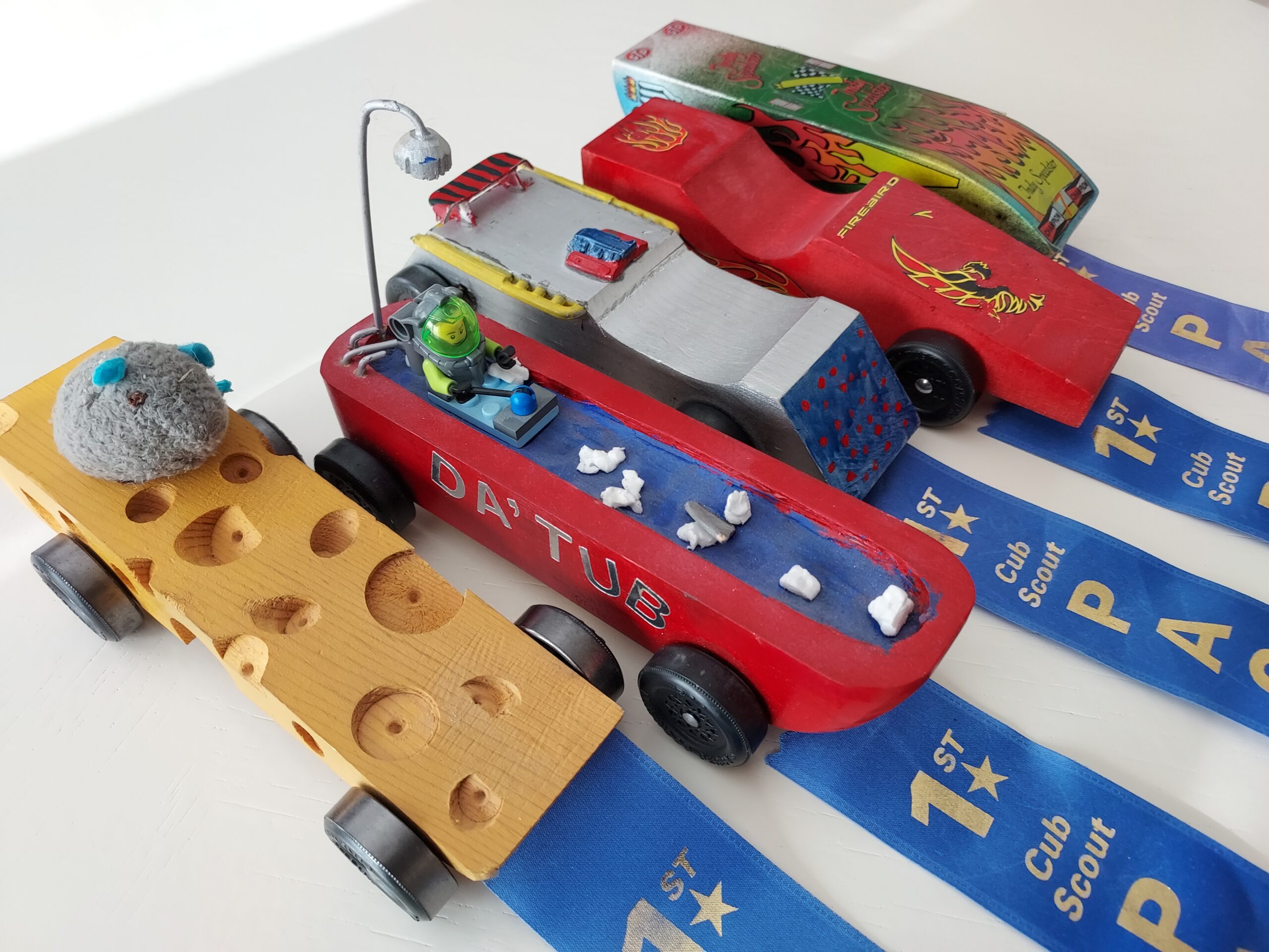 5 Pinewood Derby Cars